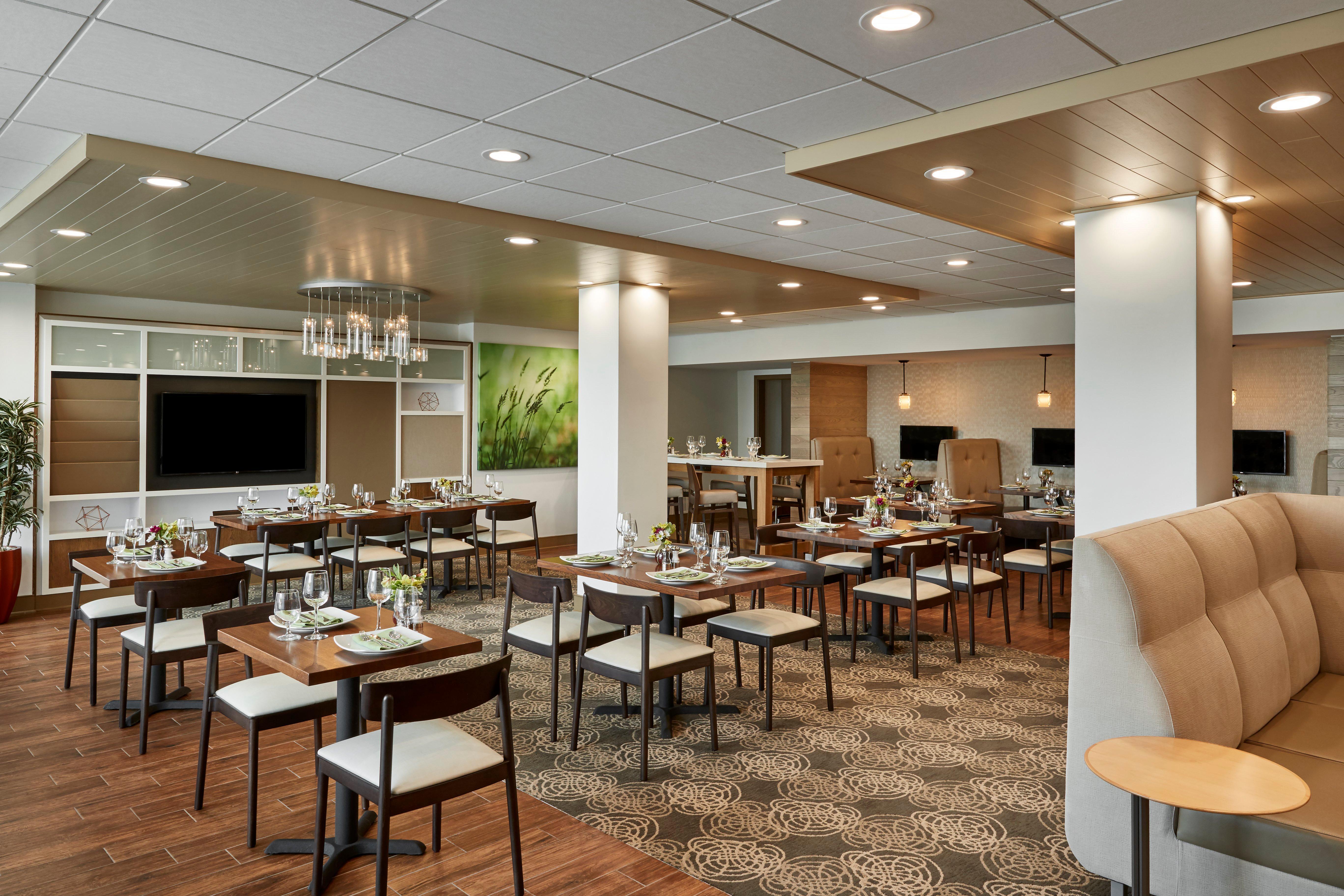Holiday Inn Alexandria At Carlyle By Ihg Exterior foto