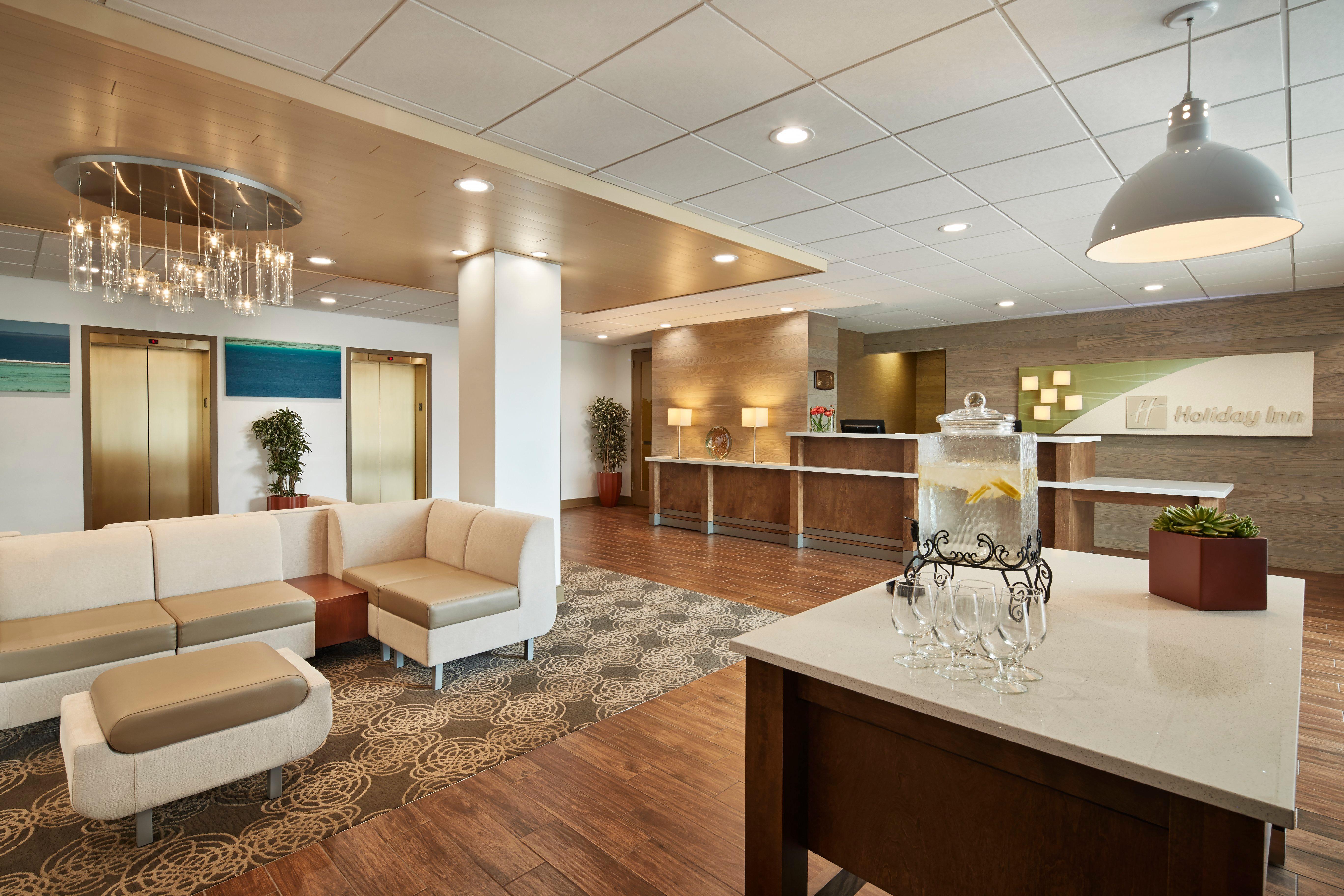 Holiday Inn Alexandria At Carlyle By Ihg Exterior foto